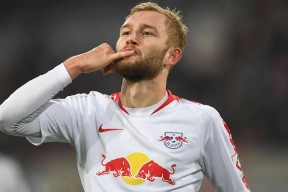 手机游戏门户托特纳姆训练开放日，今夜主帅复盘引欢呼，德甲在即，赛季目标并未改变的简单介绍