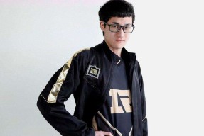 在线娱乐服务Karsa回归赛场，比分优势明显首场状态亮眼，老鹰观众沸腾！(kards回放)