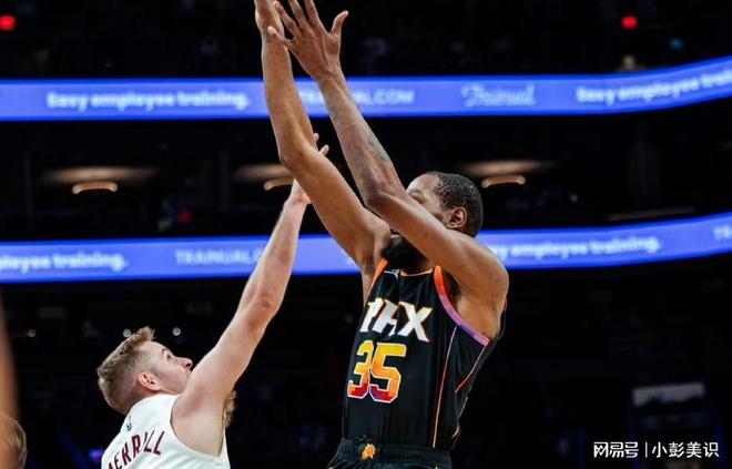  杜兰特爆冷击败加拿大队,回归赛场引爆全场视频 