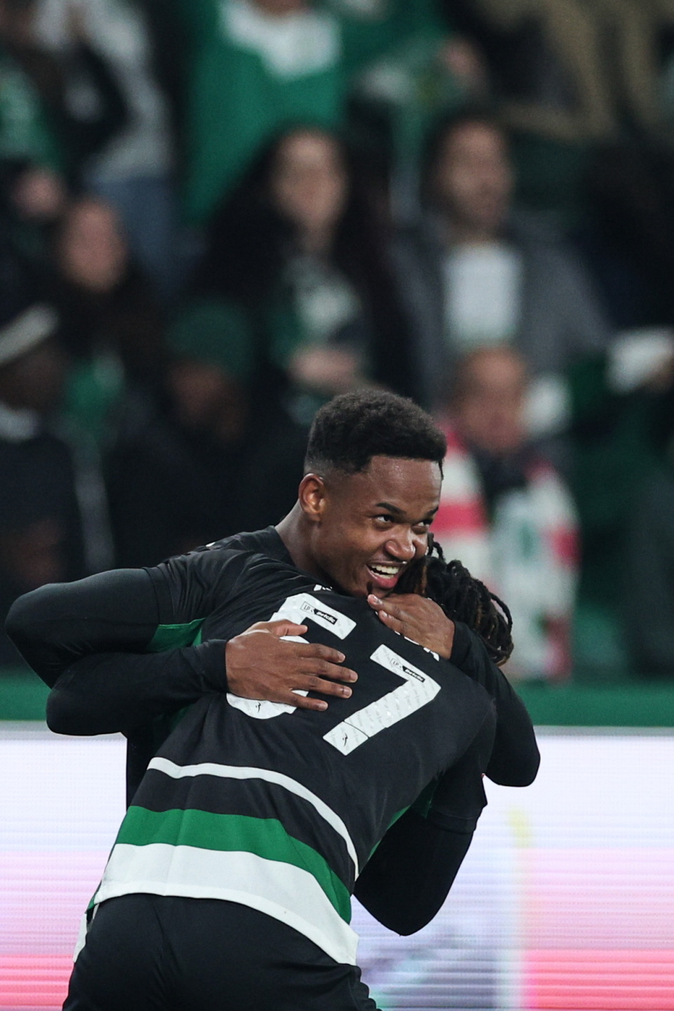 今夜体能课后,葡萄牙体育主帅复盘备战意甲,悬念犹存,阵容厚度经受考验  今夜体能课后,葡萄牙体育主帅复盘备战意甲,悬念犹存,阵容厚度经受考验